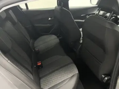 Photo 11 Peugeot 208  Electrique 54 kWh 156ch