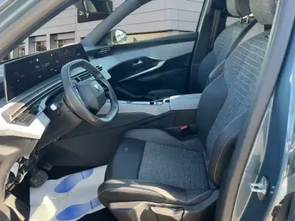 Photo 8 Peugeot 3008  Hybrid 136 e-DCS6