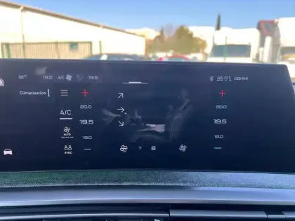 Photo 13 Peugeot 3008  Hybrid 136 e-DCS6