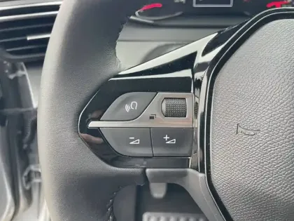 Photo 52 Peugeot 208  100 S&S BVM6