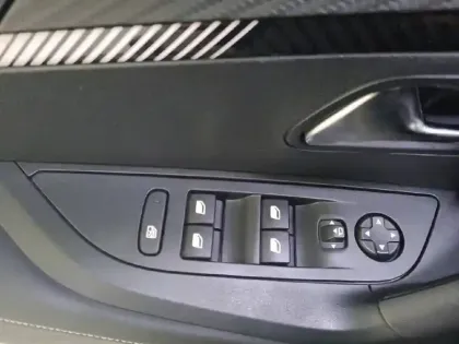 Photo 90 Peugeot 2008  BlueHDi 130 S&S EAT8