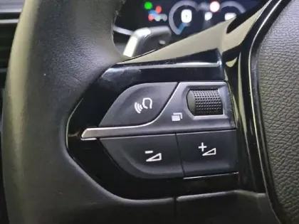 Photo 88 Peugeot 2008  BlueHDi 130 S&S EAT8