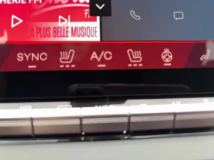 Photo 18 Renault Megane  E-Tech 220 ch autonomie confort