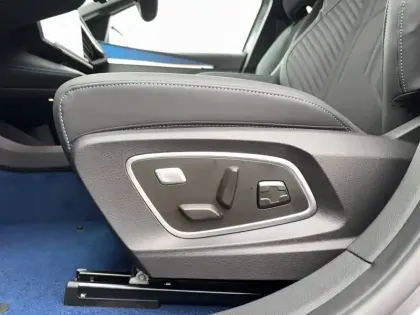 Photo 16 Renault Megane  E-Tech 220 ch autonomie confort