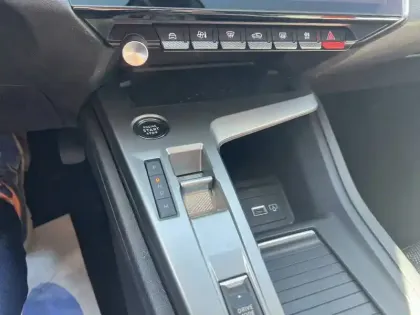 Photo 18 Peugeot 308  BlueHDi 130ch S&S EAT8