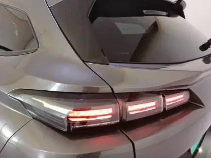 Photo 76 Peugeot 308  SW PHEV 180 e-EAT8