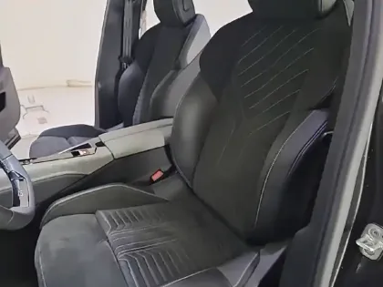 Photo 67 Peugeot 5008  Hybrid 145 ch e-DCS6