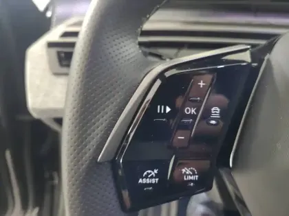 Photo 16 Peugeot 5008  Hybrid 145 ch e-DCS6