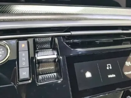 Photo 70 Peugeot 5008  Hybrid 145 ch e-DCS6