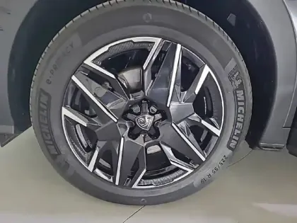 Photo 102 Peugeot 5008  Hybrid 145 ch e-DCS6