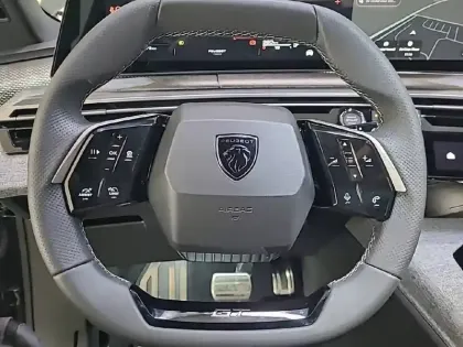 Photo 32 Peugeot 5008  Hybrid 145 ch e-DCS6