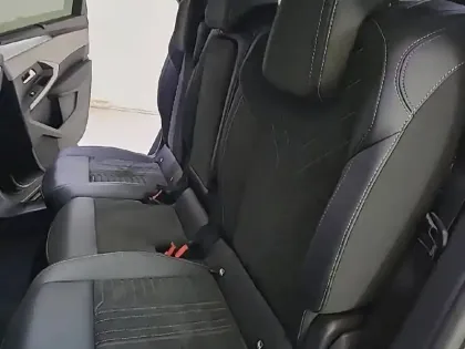 Photo 35 Peugeot 5008  Hybrid 145 ch e-DCS6