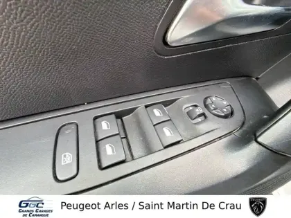 Photo 11 Peugeot 2008  PureTech 100 S&S BVM6