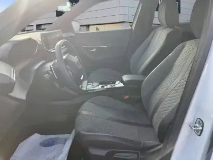 Photo 8 Peugeot 2008  Hybrid 145 e-DCS6