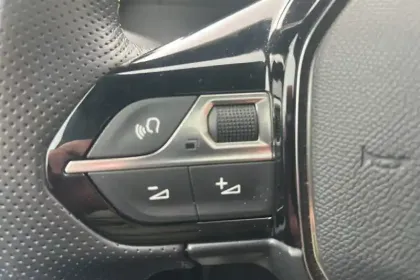 Photo 13 Peugeot 208  BlueHDi 100 S&S BVM6