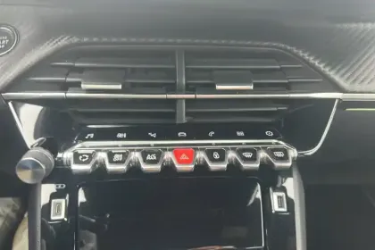 Photo 24 Peugeot 208  BlueHDi 100 S&S BVM6