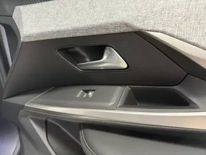 Photo 29 Peugeot 3008  Hybrid 145 e-DCS6