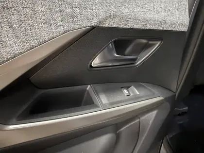 Photo 13 Peugeot 3008  Hybrid 145 e-DCS6