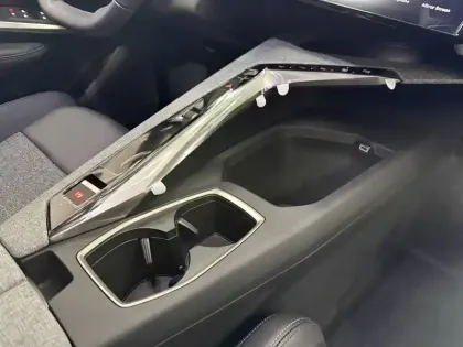 Photo 30 Peugeot 3008  Hybrid 145 e-DCS6