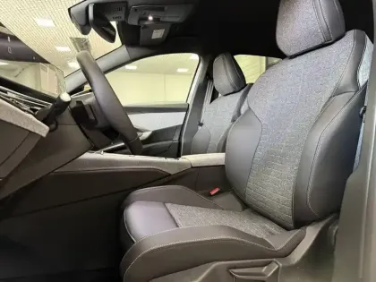 Photo 93 Peugeot 3008  Hybrid 145 e-DCS6