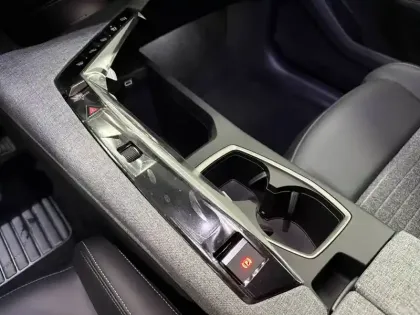 Photo 21 Peugeot 3008  Hybrid 145 e-DCS6