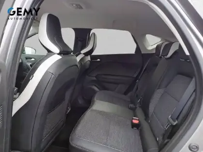 Photo 9 Renault Captur  E-Tech full hybrid 145