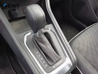 Photo 11 Renault Captur  E-Tech full hybrid 145