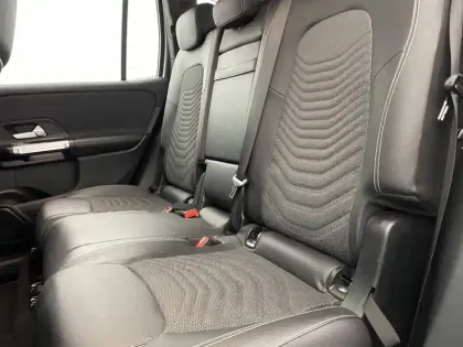 Photo 53 Mercedes GLB  200 d 8G-DCT