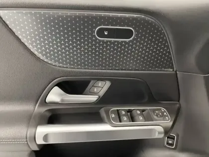 Photo 64 Mercedes GLB  200 d 8G-DCT