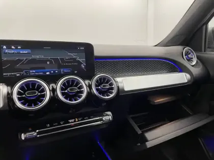 Photo 62 Mercedes GLB  200 d 8G-DCT