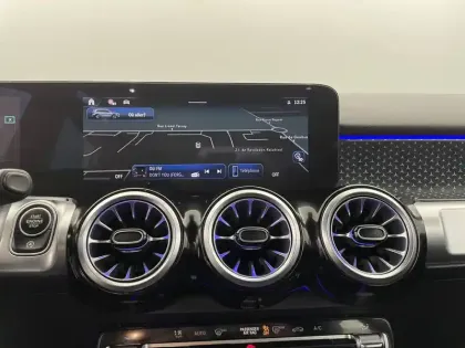 Photo 58 Mercedes GLB  200 d 8G-DCT