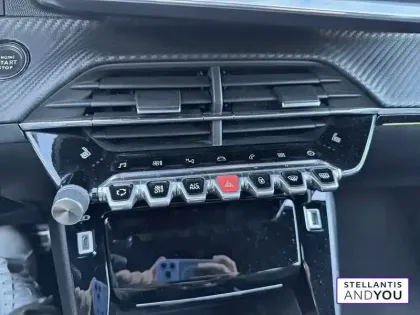 Photo 96 Peugeot 2008  PureTech 130 S&S EAT8