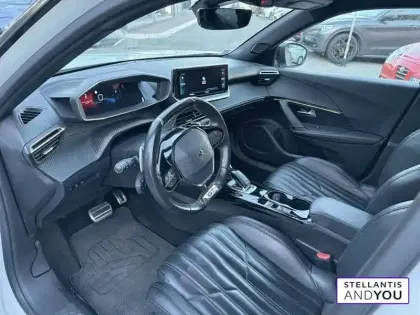 Photo 45 Peugeot 2008  PureTech 130 S&S EAT8