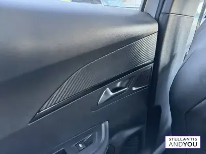 Photo 50 Peugeot 2008  PureTech 130 S&S EAT8