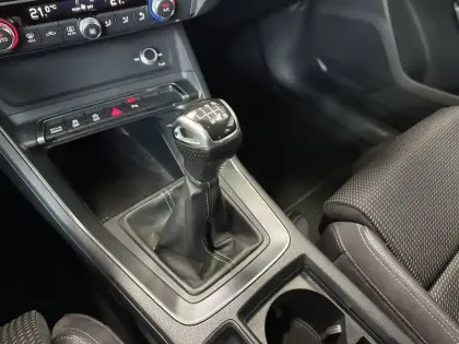 Photo 14 Audi Q3  35 TFSI 150 ch