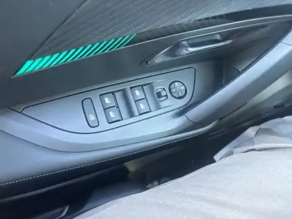 Photo 19 Peugeot 2008  PureTech 130 S&S EAT8 Allure Pack