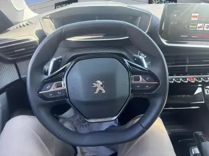 Photo 11 Peugeot 2008  PureTech 130 S&S EAT8 Allure Pack