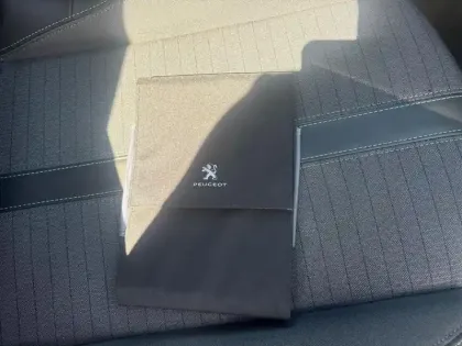 Photo 15 Peugeot 2008  PureTech 130 S&S EAT8 Allure Pack