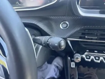 Photo 17 Peugeot 2008  PureTech 130 S&S EAT8 Allure Pack