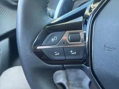 Photo 18 Peugeot 2008  PureTech 130 S&S EAT8 Allure Pack