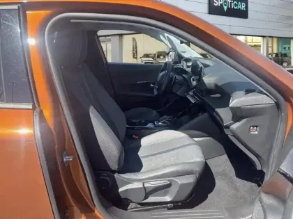 Photo 8 Peugeot 2008  PureTech 130 S&S EAT8 Allure Pack