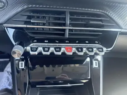 Photo 12 Peugeot 2008  PureTech 130 S&S EAT8 Allure Pack