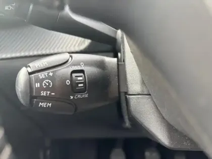 Photo 17 Peugeot 208  PureTech 75 S&S BVM5 Style