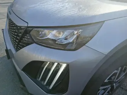 Photo 12 Peugeot 2008  Hybrid 145 e-DCS6 Style