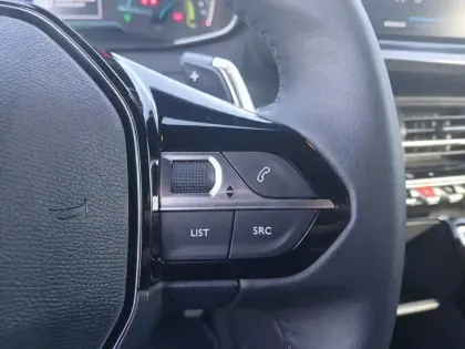 Photo 15 Peugeot 2008  Hybrid 145 e-DCS6 Style