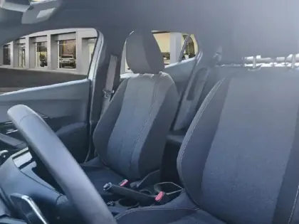 Photo 7 Peugeot 2008  Hybrid 145 e-DCS6 Style