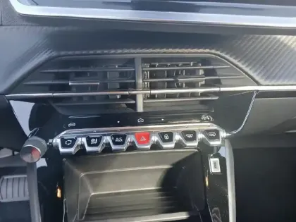 Photo 18 Peugeot 2008  Hybrid 145 e-DCS6 Style