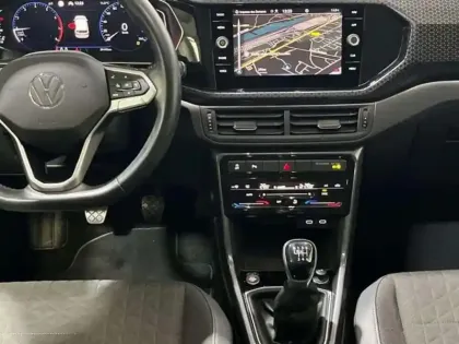 Photo 9 Volkswagen T-cross 1.0 TSI 110 Start/Stop BVM6 R-Line Tech