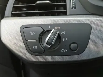 Photo 10 Audi A4 40 TFSI Avus 2.0 204 ch S-tron