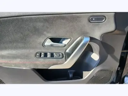 Photo 15 Mercedes Classe A 180 AMG Line